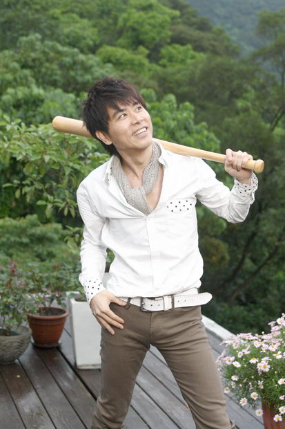 伍思凯为剧集打造主题曲 拍MV把自己“吓很大”_影音娱乐_新浪网