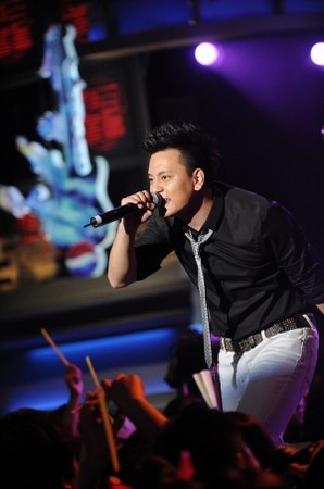 甜蜜旅行赢了可乐 加减乐队败在眼神(图)