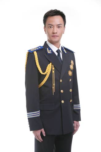 CCTV青歌赛临近 军旅歌手汤非苦练唱功