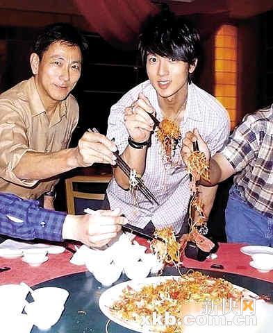 “飞轮海”成员吴尊宣布单飞合约到期成自由身