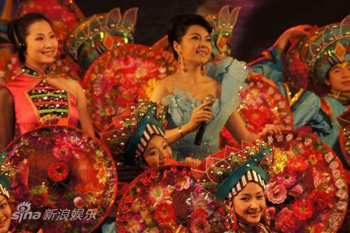 严当当获2011杰出贡献奖