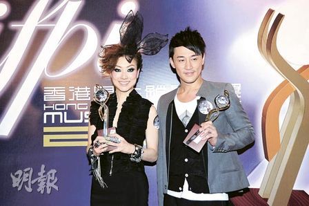 林峰与郑秀文分别成为颁奖礼的男女大赢家。