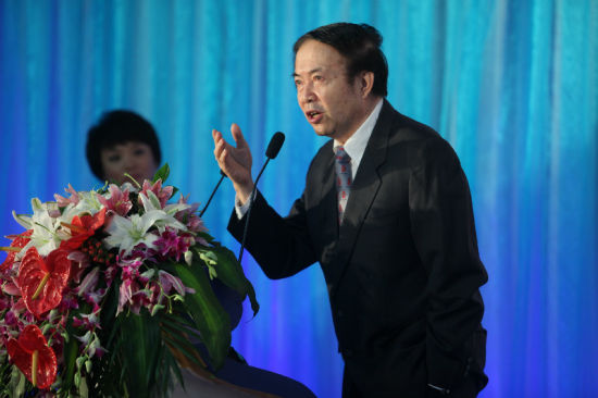 袁熙坤讲述雕像创作故事