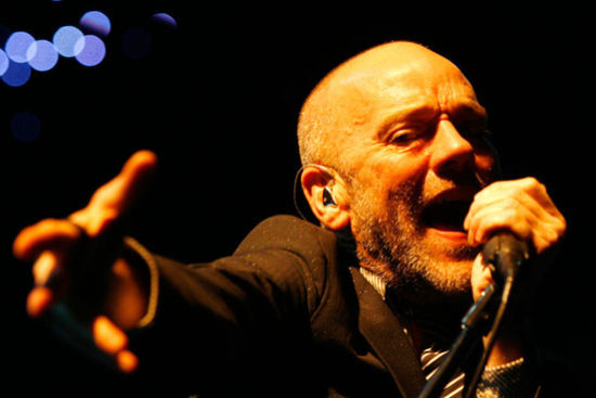 R.E.M.的主唱迈克尔-斯泰普