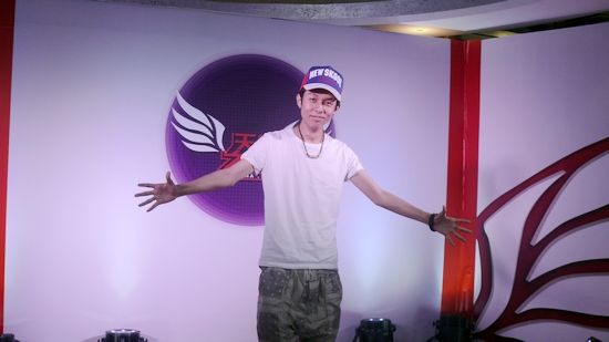 旦曲阿帝现身新一届《藏歌会》海选-一帆风顺