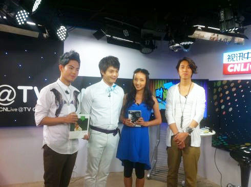 孙子涵亮相时尚节目上演处女主持秀