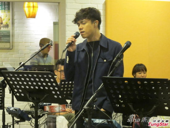 莫文蔚草蜢古巨基出力张国荣纪念音乐会|张国