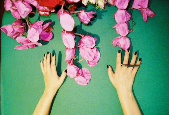 谭维维新歌《拥抱》mv曝光 温柔化锋芒