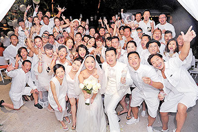 郑希怡苏梅岛预祝结婚 全体宾客穿白色
