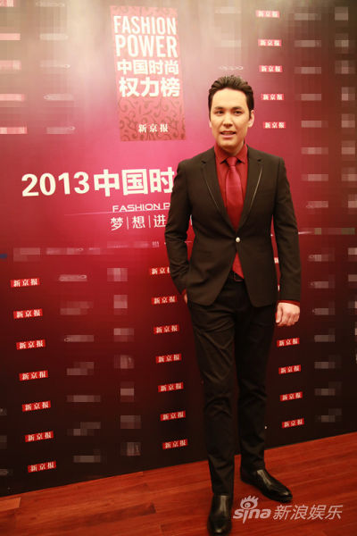 塔斯肯出席时尚权力榜 自信直通春晚