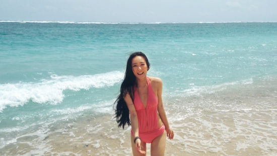 严艺丹七夕发博晒泳装照 为网友求姻缘 |严艺丹