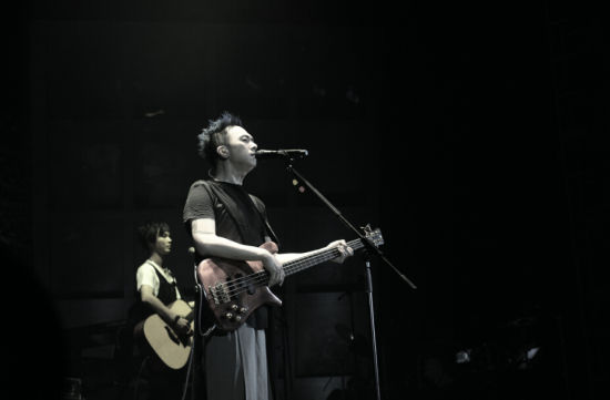 黄家强北京个唱预告片曝光 任贤齐出镜