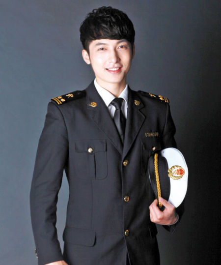 海关关员酷似李敏镐 女粉丝打飞的来追