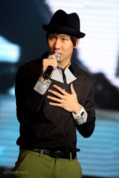 图文:新专辑答谢会--林俊杰潮人打扮