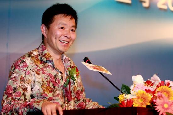 歌唱家王宏伟