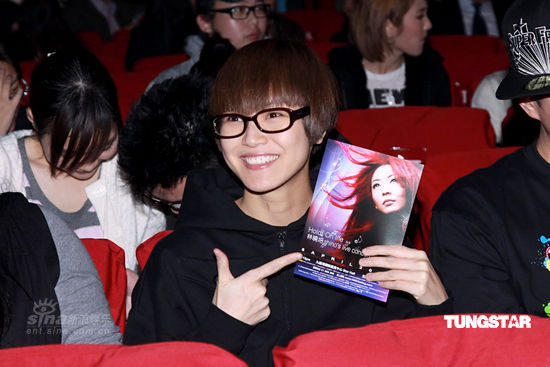 图文:林晓培车祸事件后开唱--何韵诗变忠实粉丝