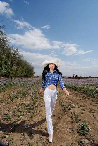 歌手罗梓琳单曲问世 最新写真显傲人身姿(组图)_影音娱乐_新浪网