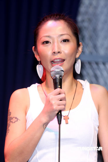 图文:彭佳慧发起赈灾义唱-林晓培发现