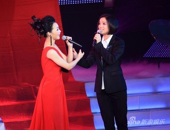 吕薇毛宁浪漫起舞 <wbr>共同演绎《枫桥夜泊》(图) 吕薇白雪深情对唱演绎经典姐妹情深(组图)