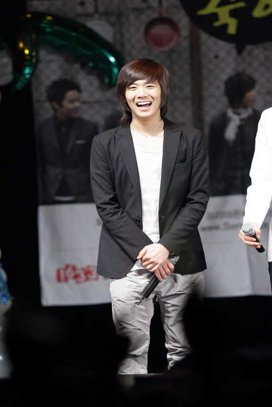 李弘基崔钟勋图片