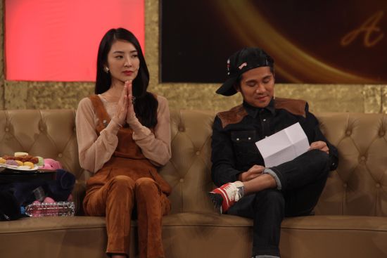 曹格携一家做客鲁豫 自爆想要更多孩子