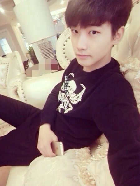 邢昭林撞脸李钟硕 与鹿晗共同参演影片|吴亦凡