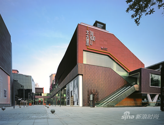 三里屯太古里打造装置艺术鲜花四川有室内设计的学校排名图片