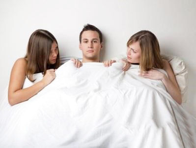 英400斤胖男第一次做爱便把女友送进医院