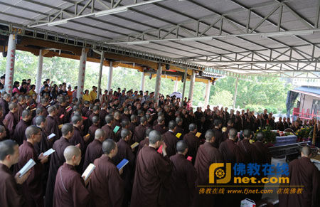 广东尼众佛学院重阳节举行宏慧长老圆寂四周年追思法会