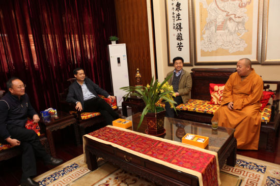 2011年2月25日,国家宗教事务局张乐斌副局长一行在江西省及九江市有关领导的陪同下莅临东林寺调研指导。东林寺代住持大安法师率僧众热情迎接张乐斌副局长一行。