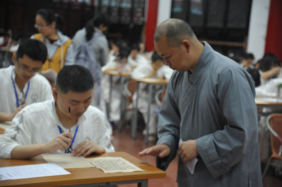 文殊院体验营第二天:神闲气静中体悟抄经(图)