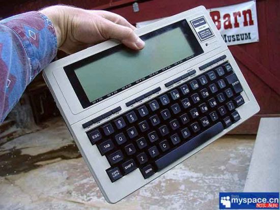 tandy计算机公司制造的 trs-80袖珍型计算机,大概要算是最早可以真正