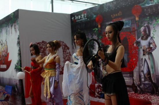 coser美女現(xiàn)場走秀