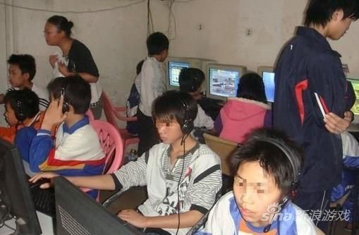 网游玩家集体哭诉小学生放假_网络游戏英雄联