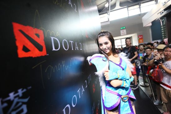 赵洁化身dota2性感冰美眉 观众大呼cj电竞女神