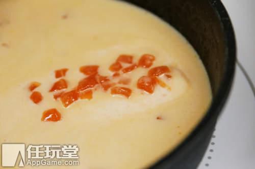 融化后也立刻浮上了这些原本包在冰棒里的西红柿块……有点恶心呢 融化后也立刻浮上了这些原本包在冰棒里的西红柿块……有点恶心呢