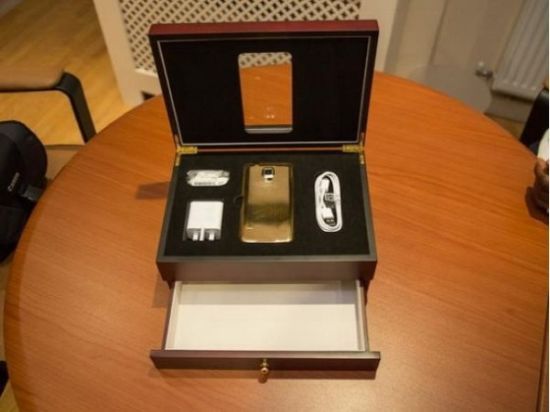 一部24K黄金版iPhone 6的诞生过程