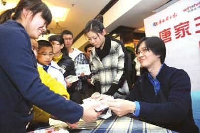 唐家三少从宅男变首富:5年赚3300万_产业服务