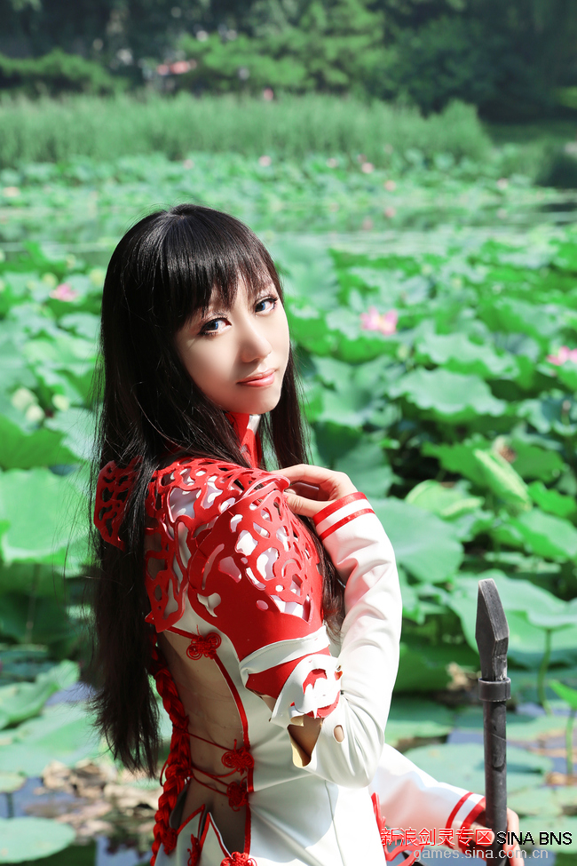 剑灵人族<em>女</em>剑士<em>风华</em>正茂时装COS大赏-新浪剑