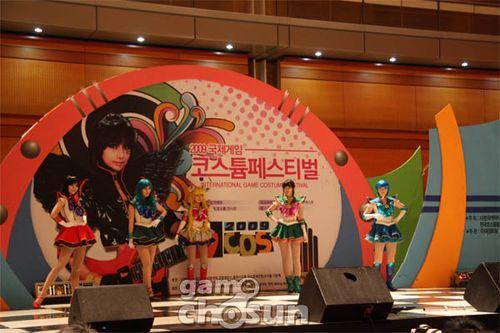 ���۸� ��������ϷCOSplay�ڶ�ͼ��