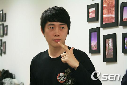 BoxeR全胜晋级GSL 韩国影星女友助阵_星际争