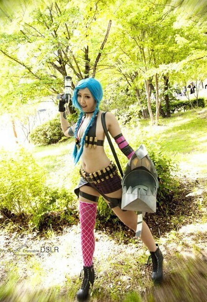 韩服<em>妹子COS金克斯</em>与阿狸 酥胸美腿惹人联想