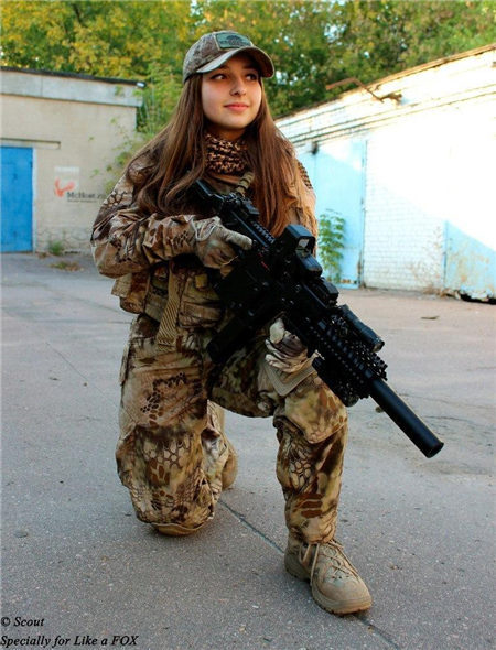 俄国清纯小美女AK军刀高清写真