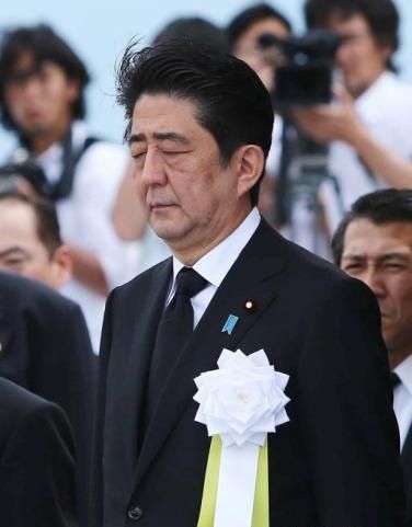 安倍向二战甲级战犯发悼文:为侵略史翻案