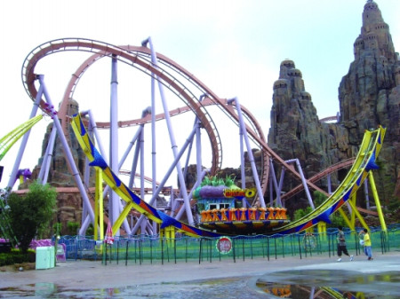 青城公园内的娱乐设施