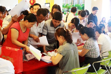 中海巢系作品3号楼开盘抢购场面引爆首府楼市