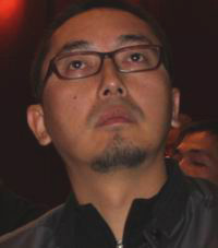 ��翡