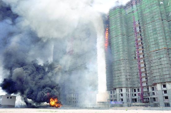 包头在建高层住宅楼发生火灾 起火原因正在调