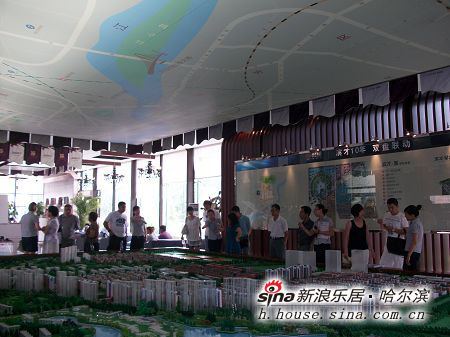 23日滨才城四期塞纳维拉车库和商服认筹(组图