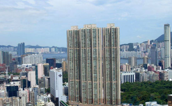 内地人买走香港40%一手豪宅 深圳成为港人最